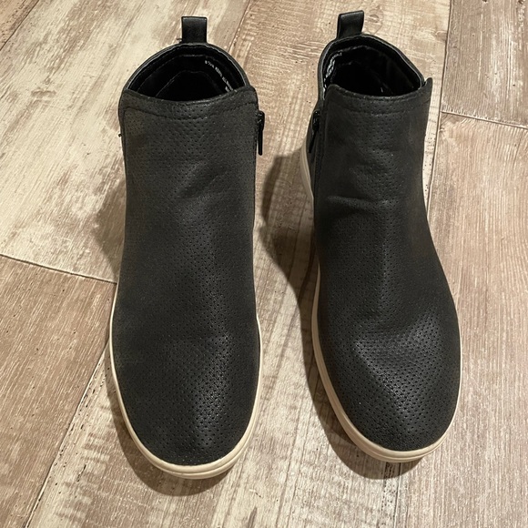 Women’s True Craft Black Ankle Zip Sneakers - Picture 2 of 14